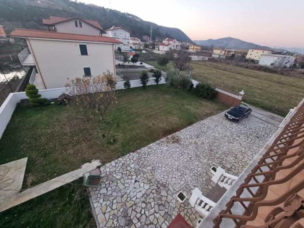 Vile 3 katëshe për shitje tek Ish Frutorja, Lezhë