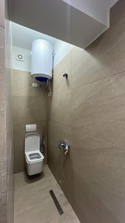 Jepet Studio me qera Liqeni i Thate