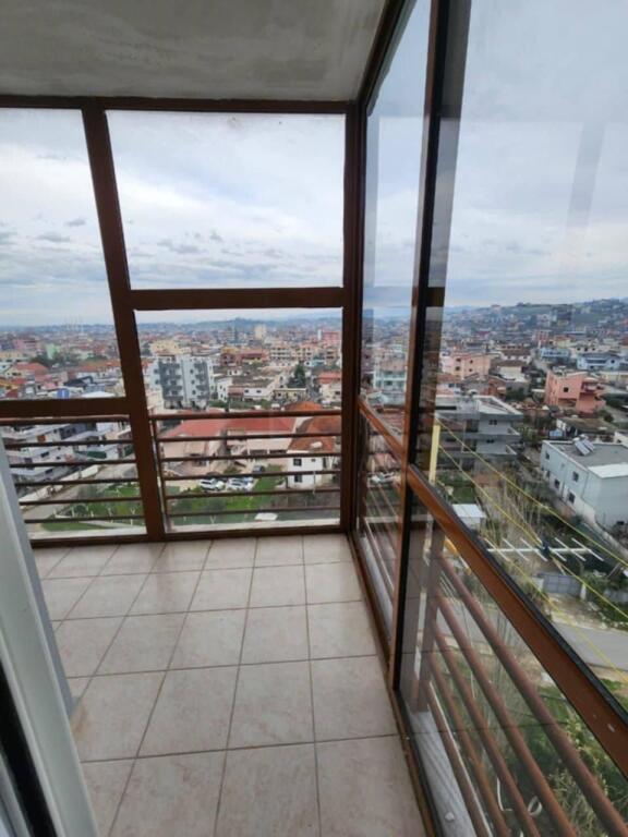 Apartament 1+1 per shitje tek Shkolla e Bashkuar!