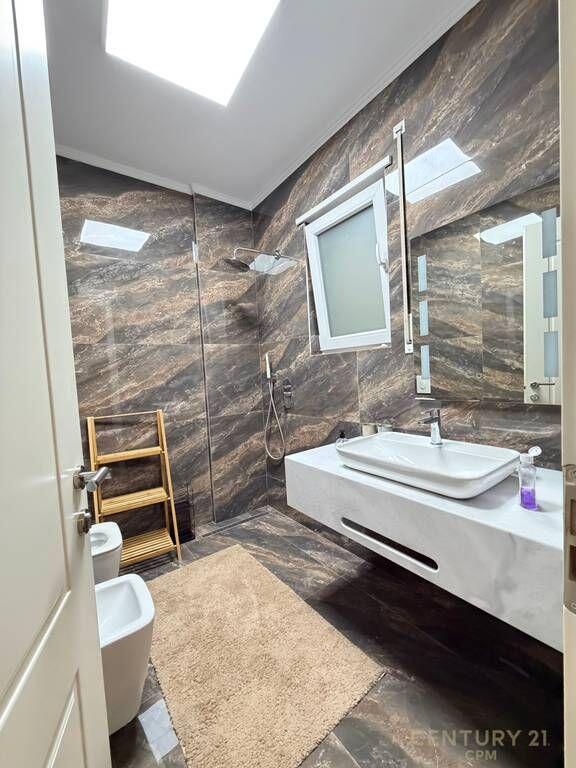 Vile per qira tek Liqeni i Farkes! 3,000 € /Muaj