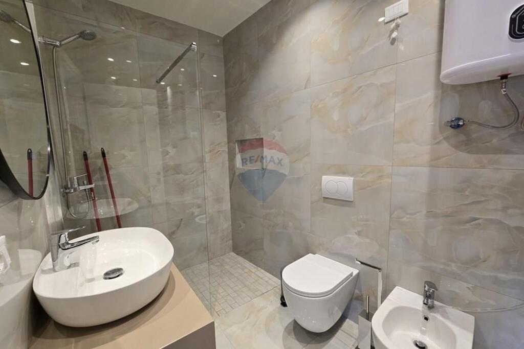 ✨Jepet me Qira Zyrë | 📍Lake View Residences, Liqeni i Tiranes