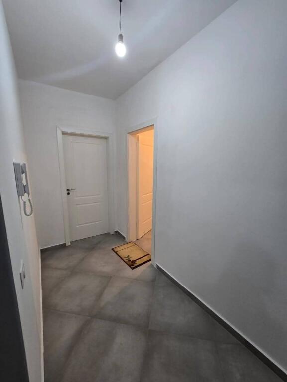 Jepet me qira 1+1 Astir pjeserisht e mobiluar 350 mije leke