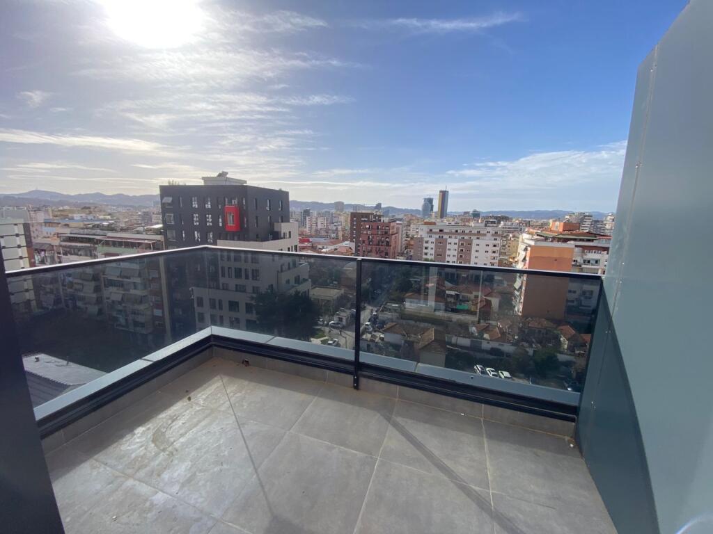 For rent 2+1+parking Pazari i Ri Red School 1300€