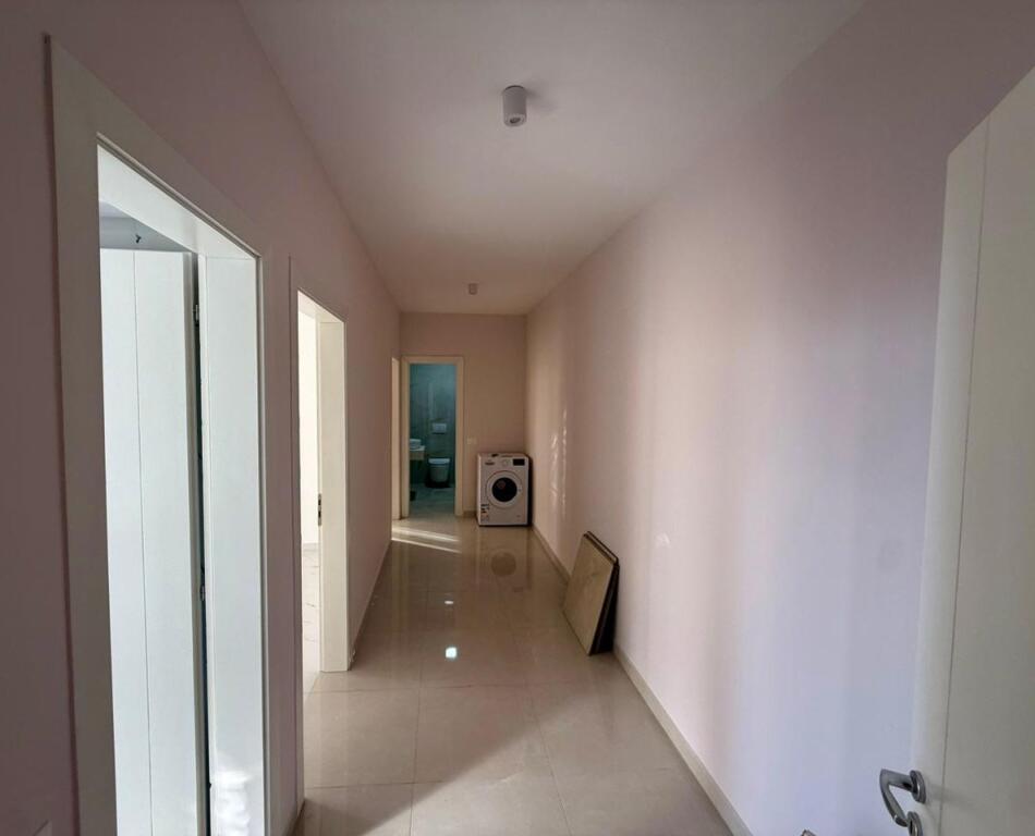 📣 QERA Apartament 2+1 Me 2 Tualete 📍 Prane Fushes Se Ali Demit ✨   🏢 Ndertim i Ri  🪜 Kati 7 (Me Ashensor)  🛋️ Mobiluar Me Kushte Bashkekohore  ✅ I Pa Banuar me Pare   💶 Cmimi 650 Euro