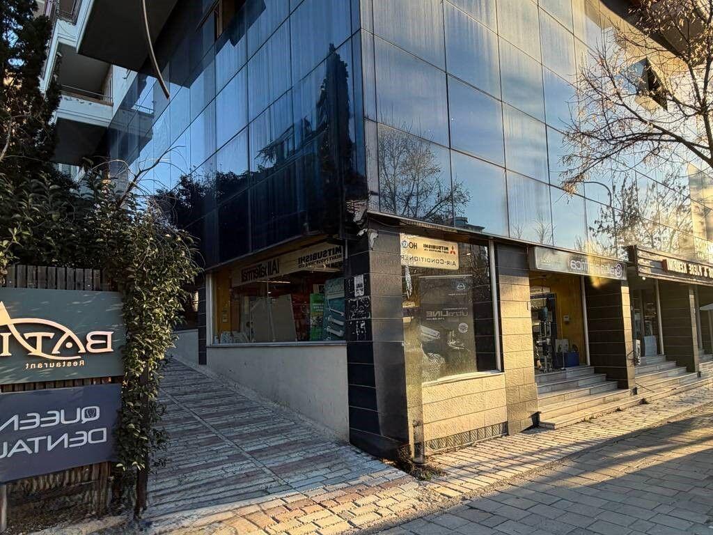 Unità commerciale in affitto! 3.000 € /Mese