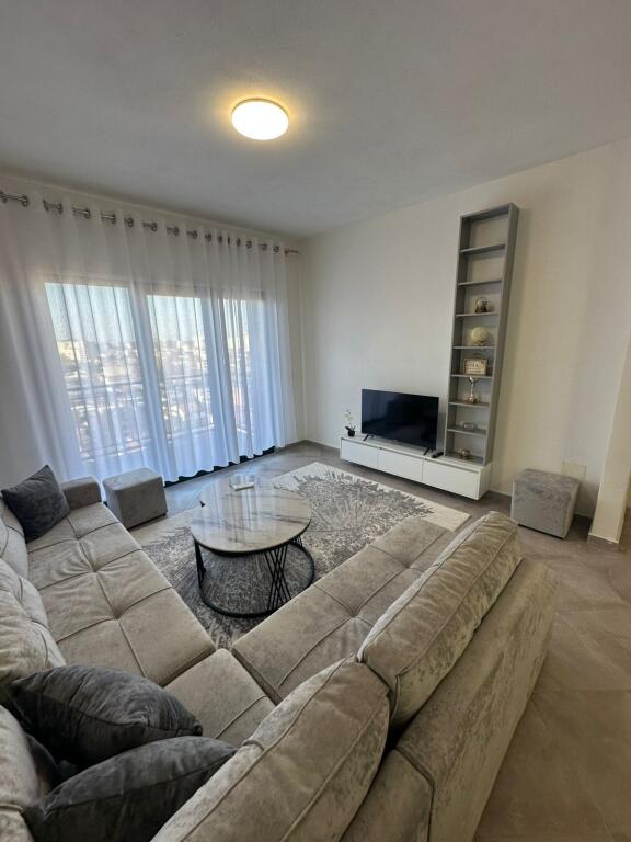 In affitto 1+1+parcheggio Green City 550 mila lek