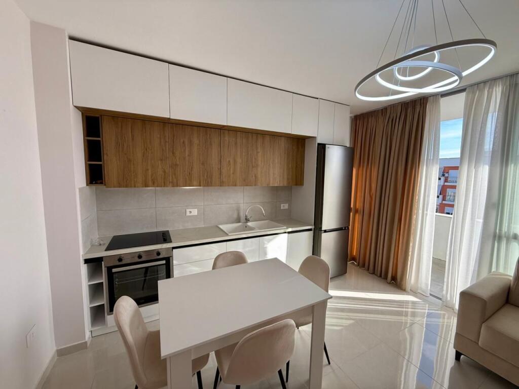 📣 QERA Apartament 2+1 Me 2 Tualete 📍 Prane Fushes Se Ali Demit ✨   🏢 Ndertim i Ri  🪜 Kati 7 (Me Ashensor)  🛋️ Mobiluar Me Kushte Bashkekohore  ✅ I Pa Banuar me Pare   💶 Cmimi 650 Euro