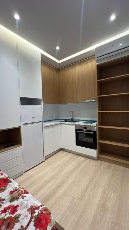 Jepet Studio me qera Liqeni i Thate