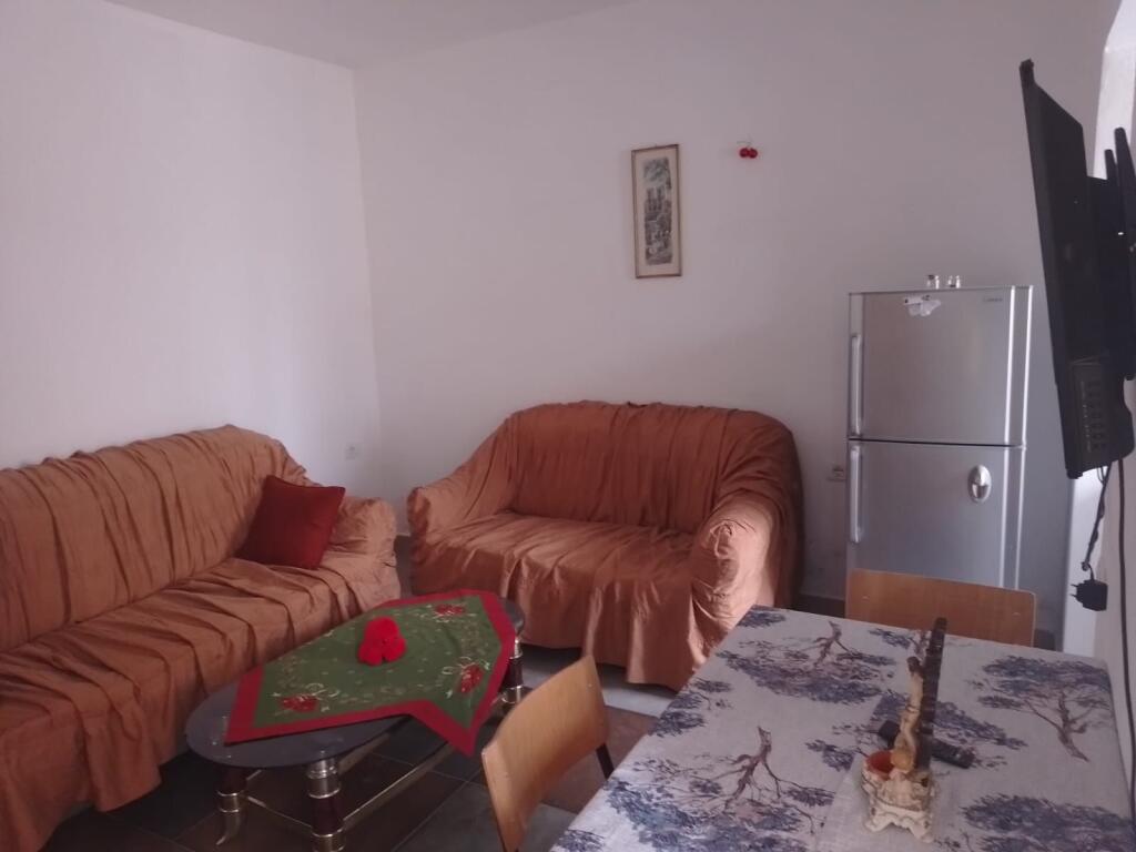 APARTAMENT 1+1. 22000 LEKE.KOMPLEKSI MALAZIAN.
