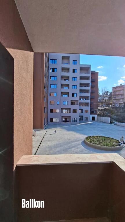 SHITET APARTAMENT 2+1 TE RESTORANT XIBRAKU.