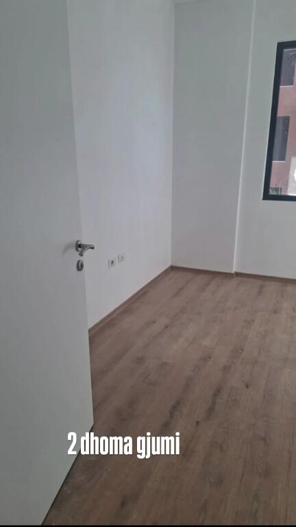SHITET APARTAMENT 2+1 TE RESTORANT XIBRAKU.