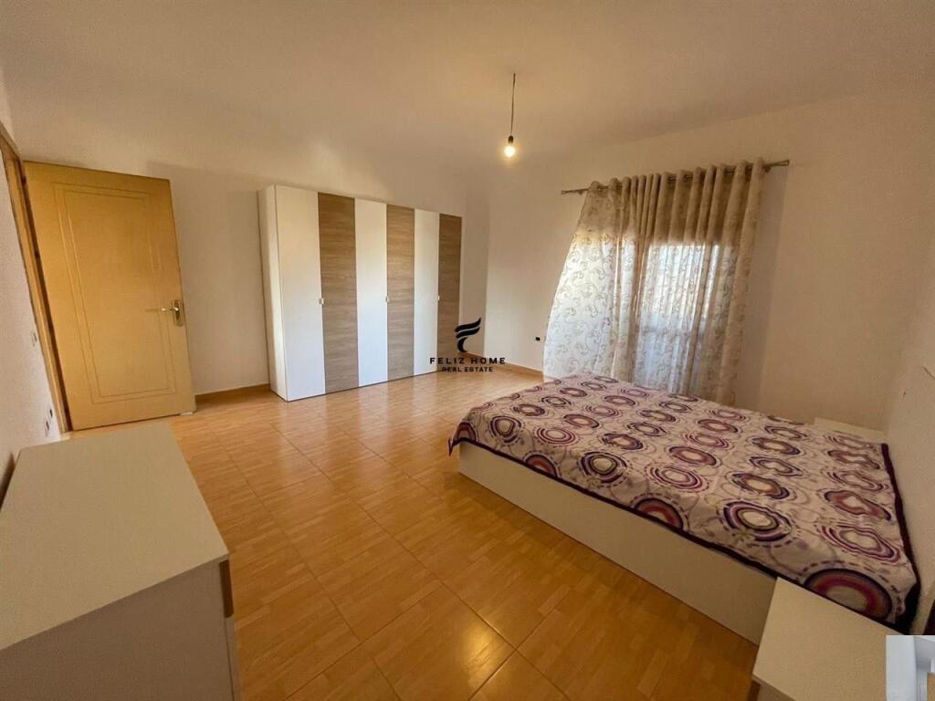 APARTAMENT ME QERA 2+1 STACIONI TRENIT 500 EURO
