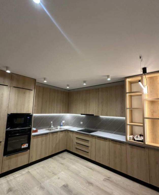 🏠 Apartament me Qira 2+1