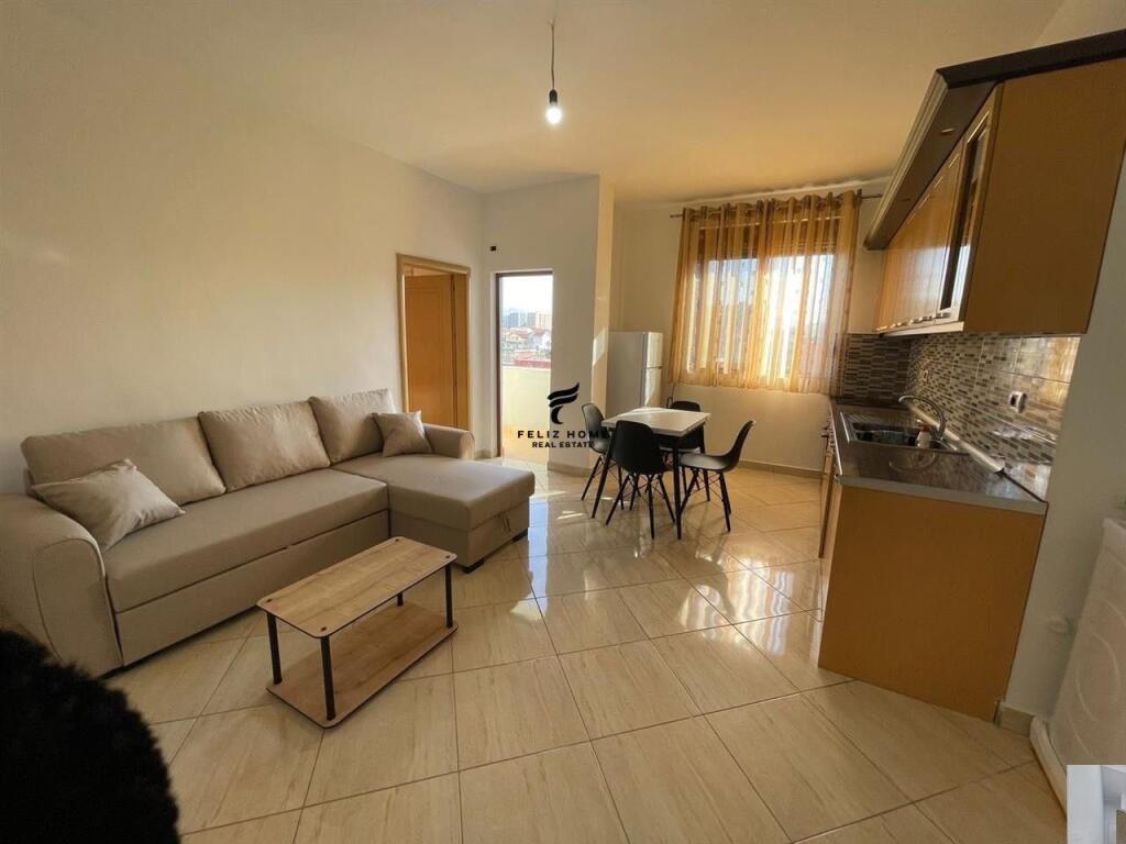 APARTAMENT ME QERA 2+1 STACIONI TRENIT 500 EURO