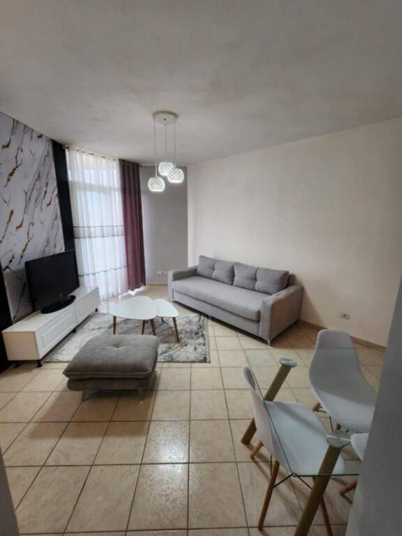 Shitet Apartament 1+1 Shkolla Bajram Curri