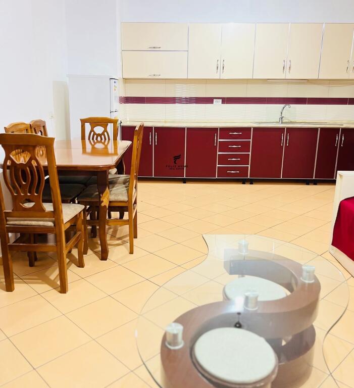 APARTAMENT ME QERA 2+1 ZOGU I ZI 85.000 LEKE