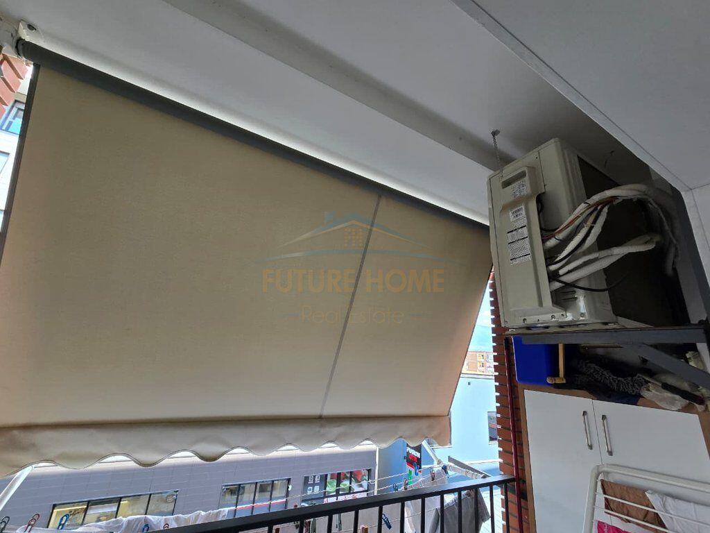 Shitet apartament 2+1+post parkimi Ali Dem