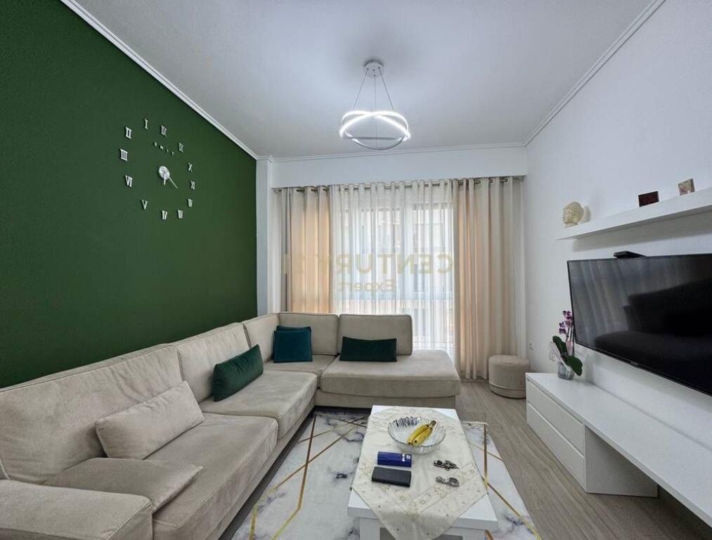 Shitet apartament 1+1 te Ish Fusha e Aviacionit