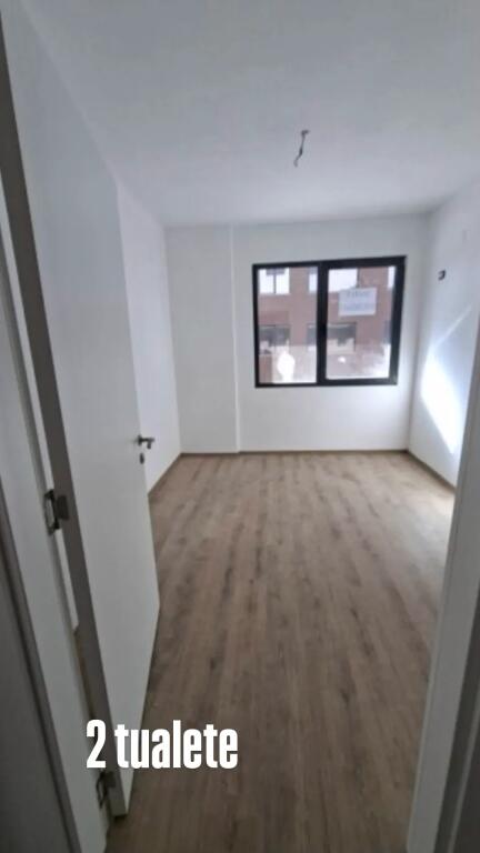 SHITET APARTAMENT 2+1 TE RESTORANT XIBRAKU.