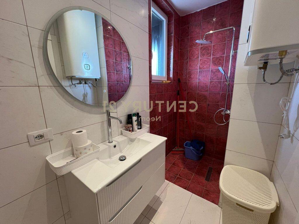 Appartamento 1+1 in affitto a Komuna e Parisit