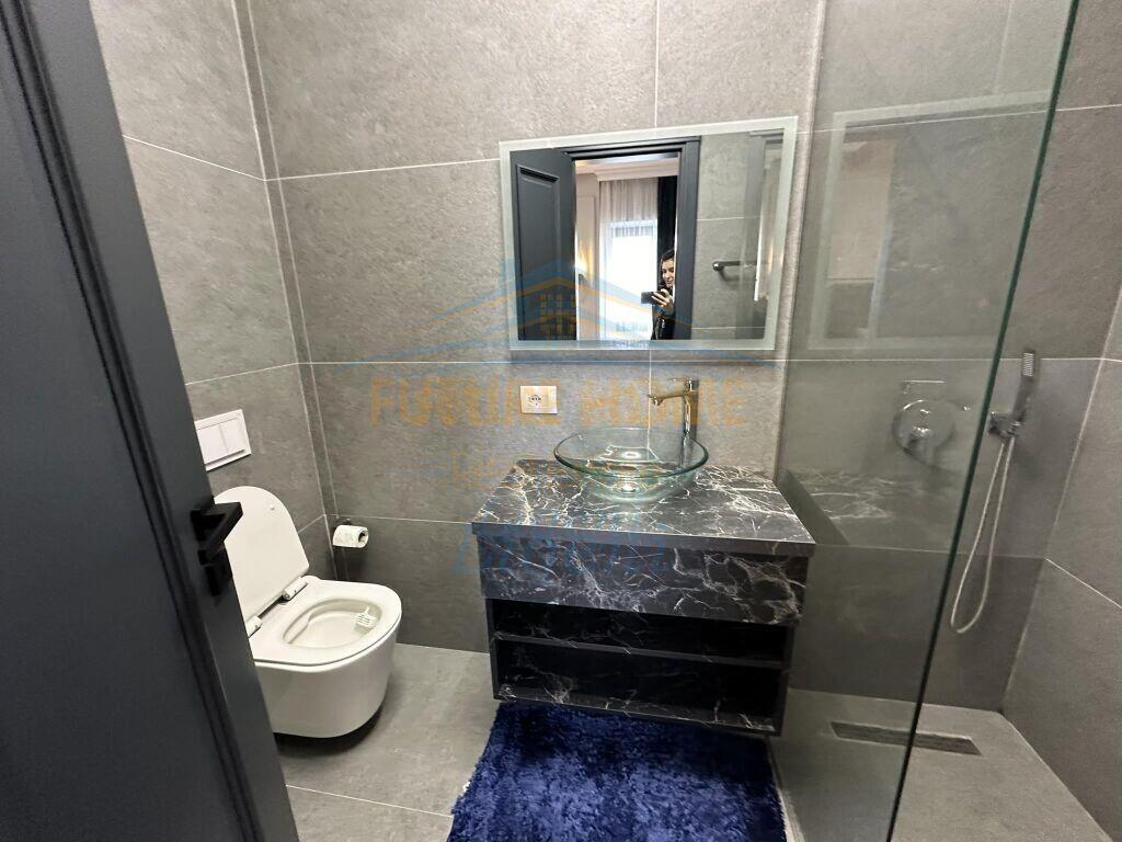 Qera Apartament 3+1+post parkimi Garden Building Rruga e Kavajes