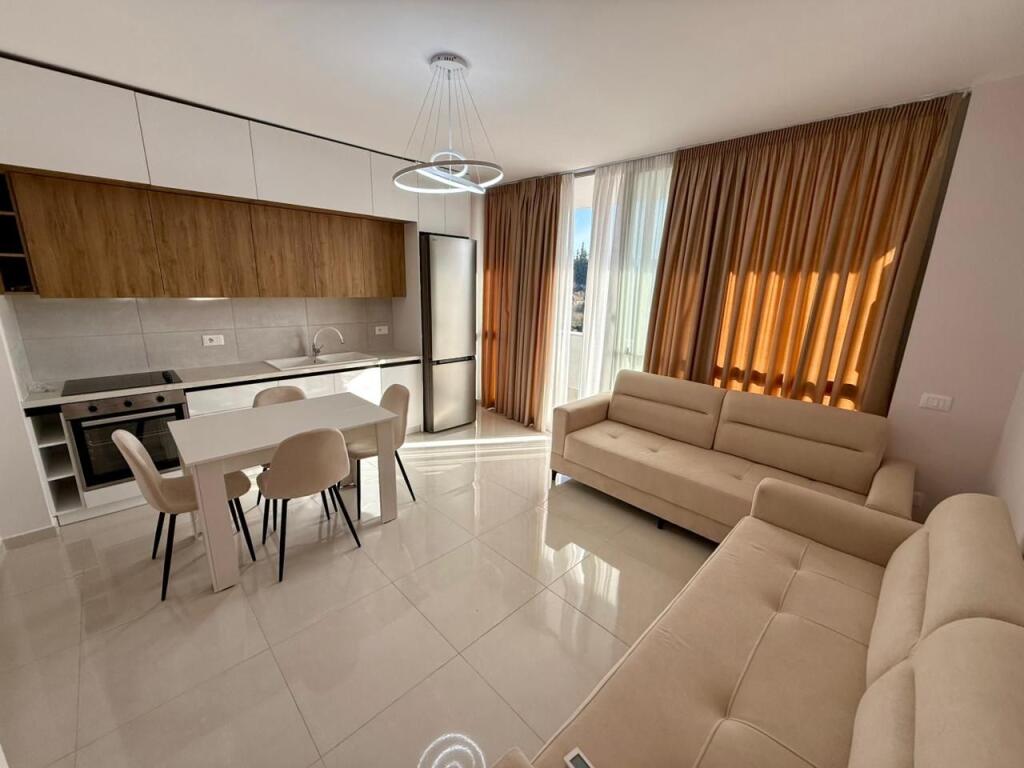 📣 QERA Apartament 2+1 Me 2 Tualete 📍 Prane Fushes Se Ali Demit ✨   🏢 Ndertim i Ri  🪜 Kati 7 (Me Ashensor)  🛋️ Mobiluar Me Kushte Bashkekohore  ✅ I Pa Banuar me Pare   💶 Cmimi 650 Euro