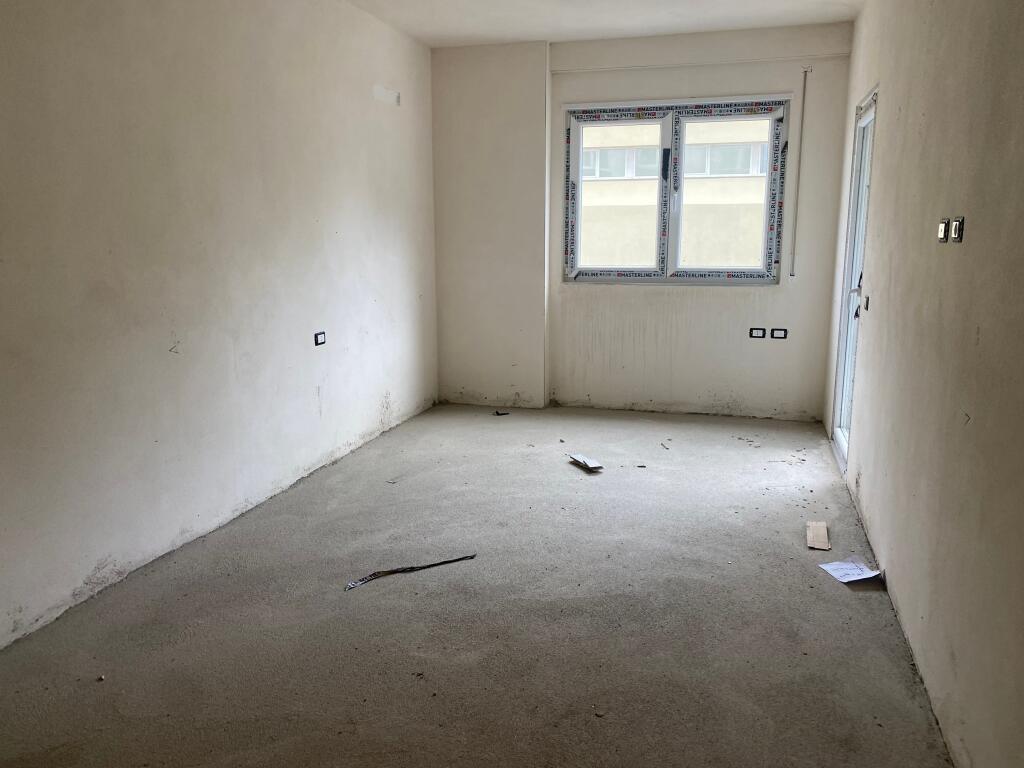 2+1 for sale in Paskuqan, 128000 lek