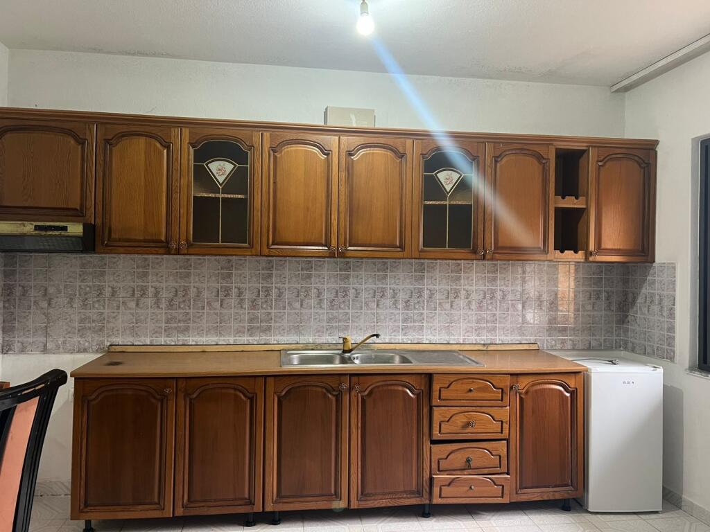 APARTAMENT 1+1. 20000 LEKE.MISTO MAME