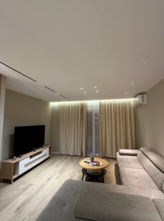 🏠 Apartament me Qira 2+1