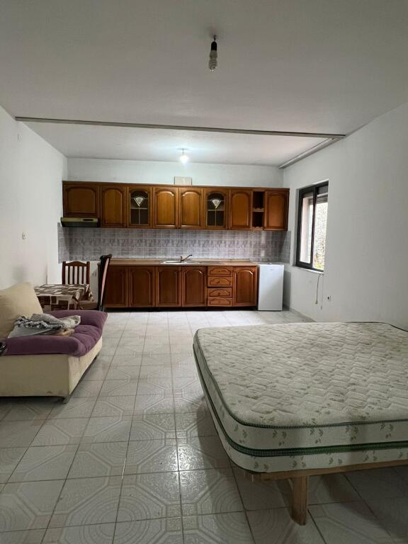 APARTAMENT 1+1. 20000 LEKE.MISTO MAME