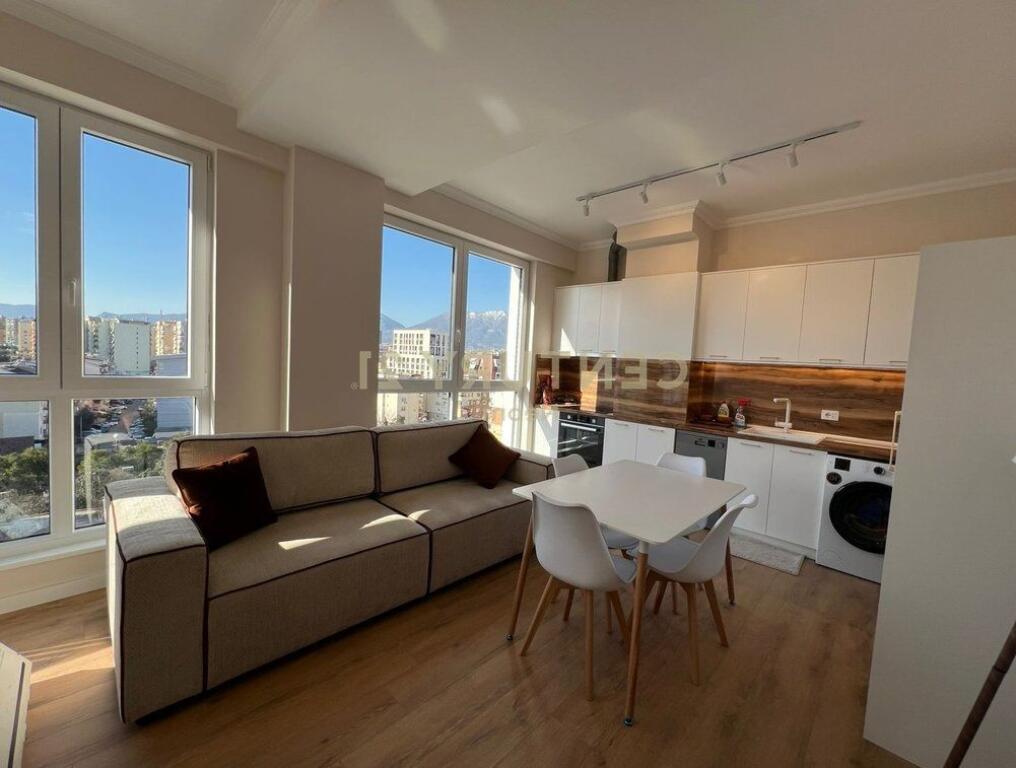 Appartamento 1+1 in affitto a Komuna e Parisit