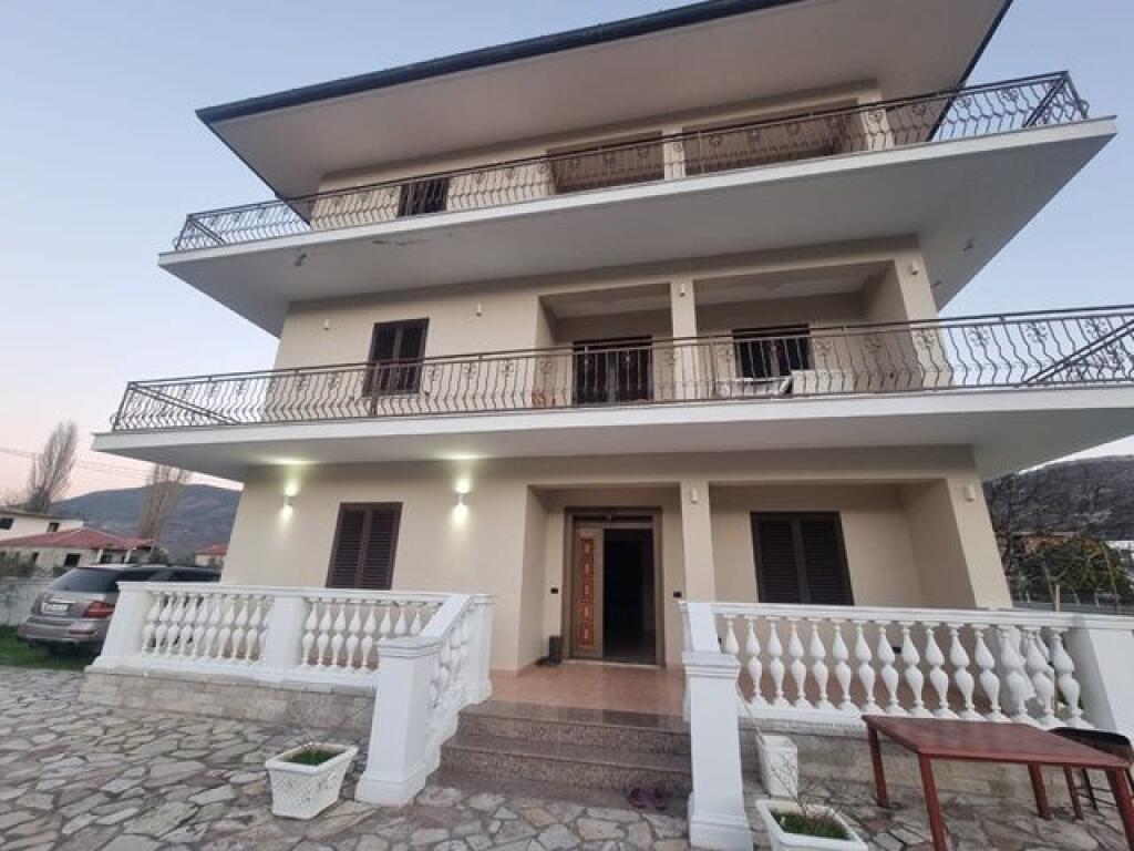 Vile 3 katëshe për shitje tek Ish Frutorja, Lezhë