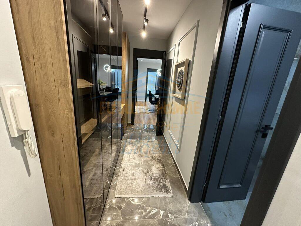 Qera Apartament 3+1+post parkimi Garden Building Rruga e Kavajes