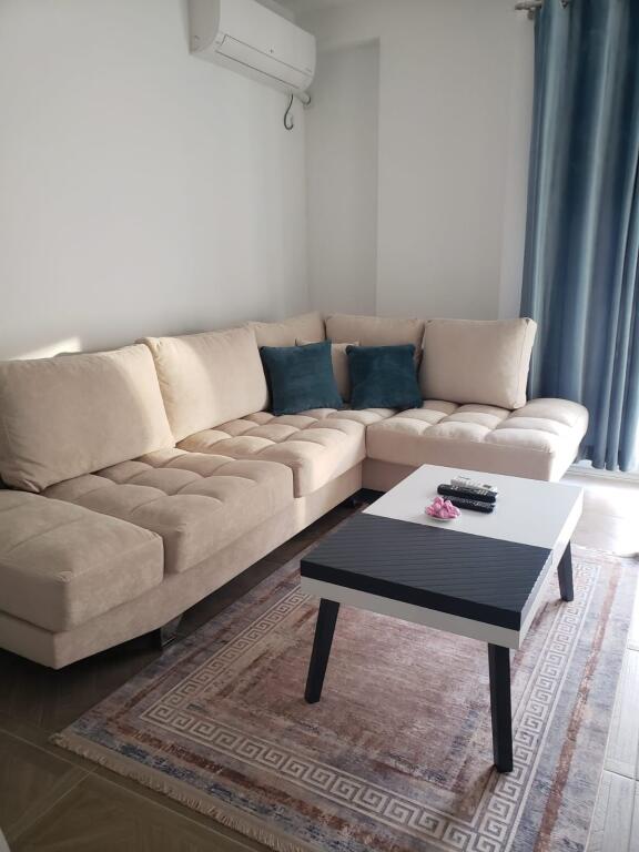apartament 2+1 me qira te komleksi Platea ne Fresk