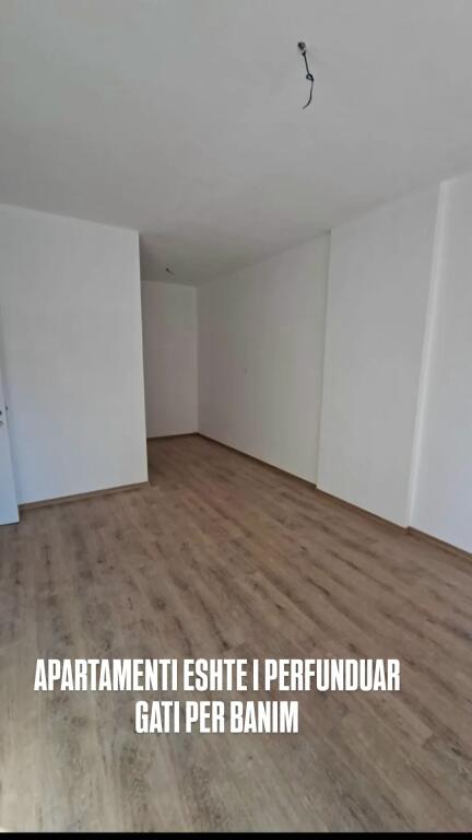 SHITET APARTAMENT 2+1 TE RESTORANT XIBRAKU.