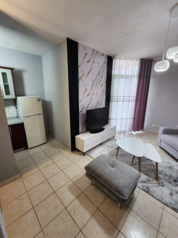 Apartament 1+1 per shitje tek Shkolla e Bashkuar!