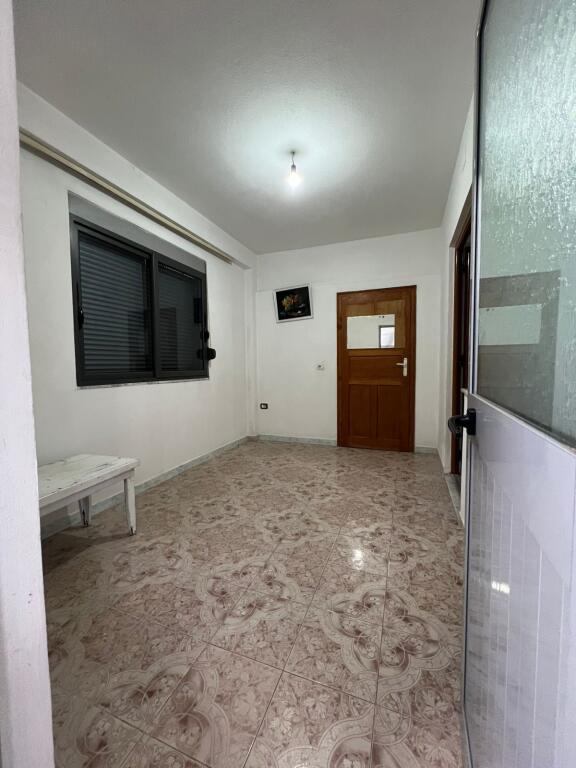 APARTAMENT 1+1. 20000 LEKE.MISTO MAME