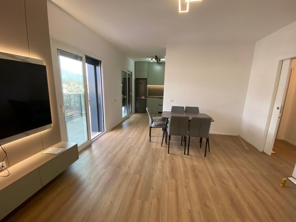 For rent 2+1+parking Pazari i Ri Red School 1300€