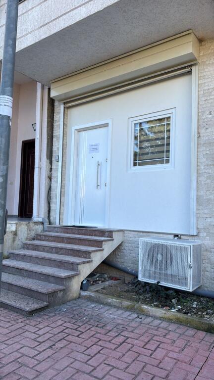 Jepet garsoniere me qira 📍 Fresk, pranë Kompleksit Rafaelo Dajti