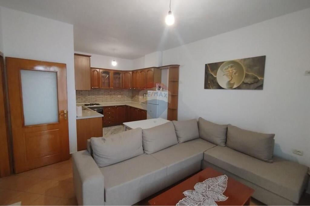 Apartament 2+1 per qira Laprake !
