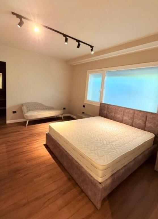 🏡 Shitet apartament 3+1+2 Post Parkimi te Rezidenca Long Hill, Teg