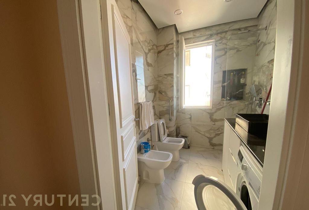 Apartament ne shitje 2+1+2 prane Vila Gold.