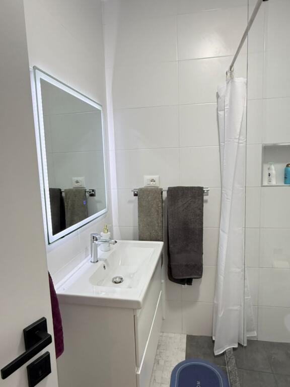 Jepet garsoniere me qira 📍 Fresk, pranë Kompleksit Rafaelo Dajti