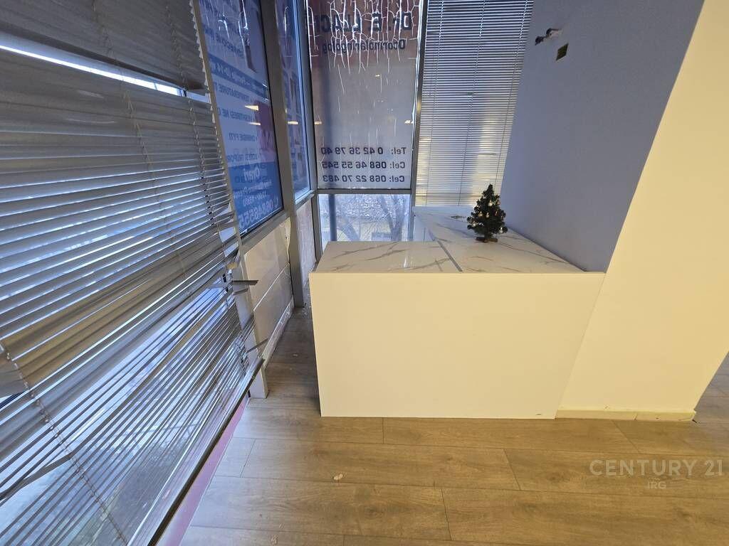 Ambient për Zyrë me Qira ne Xhamllik! 1,200 € /Muaj