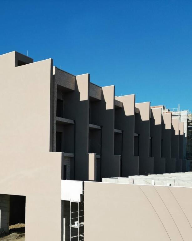 Triplex (me pishine) ne shitje tek Swan Lake Residence, Buze Liqenit te Farkes ID D8143A5