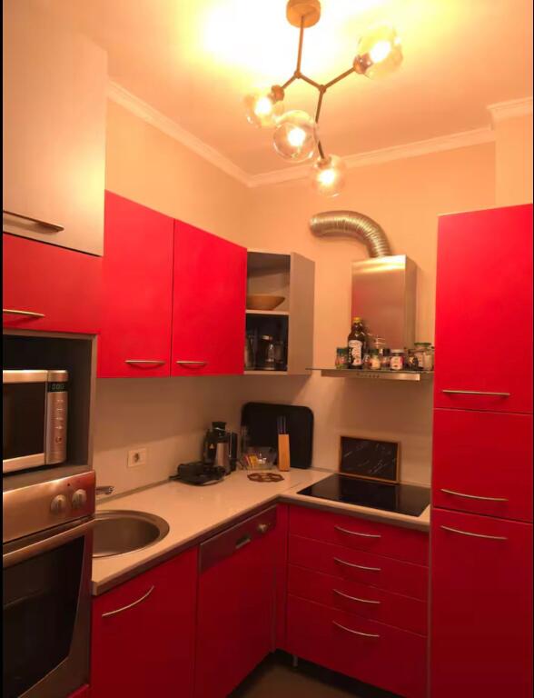 🏙️ Penthouse me Qira – Bllok💶 Çmimi: 1,200 € / muaj