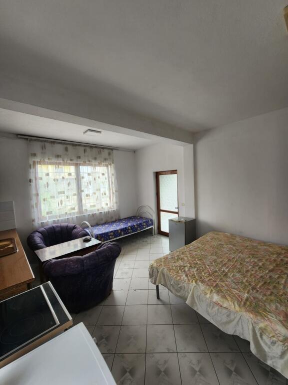 JEPET ME QERA GARSONERE NE KENETE DURRES