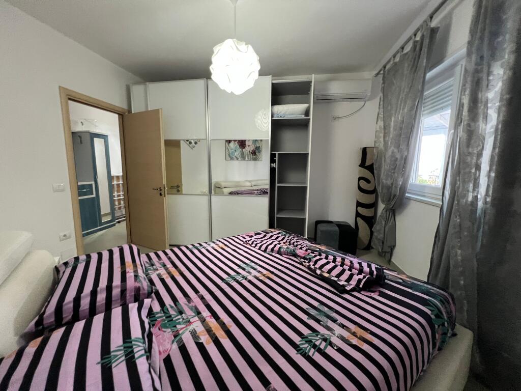 Apartament  me qira 2+1 me garazh ,Lungomare
