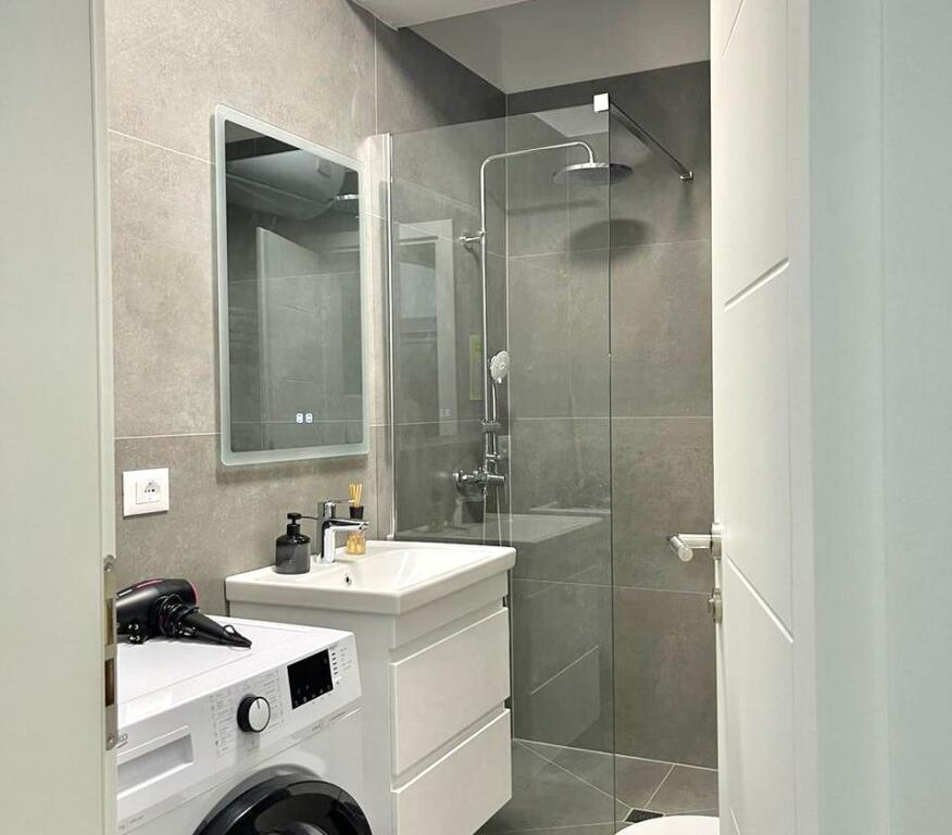 Me Qera : Garsonjere📍Sheshi Wilson (Pasticeri Nefeli ) - 500€ -  Sp.40² - Kt.6 || Totalisht i mobiluar✨️