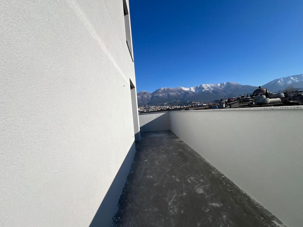 Appartamento 2+1+2+ Veranda, in Vendita 📍Ali Demi, Tirana